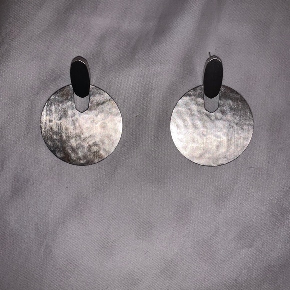 Kendra Scott Didi Earrings - Picture 3 of 6